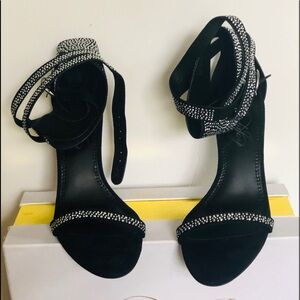 Layla joy shoe Sasha with studs kid suede heels